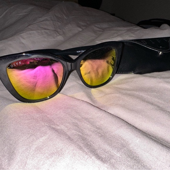 Diff Ruby Polarized Sunglasses - Picture 1 of 2